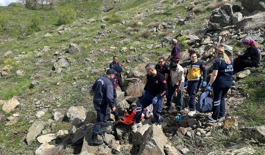 Kayalıklardan Gelen İhbar! 80 Yaşındaki Kadın Keçi Otlatırken Mahsur Kaldı