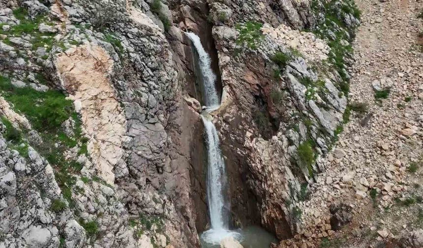 Adıyaman’da Gizli Kalmış Cennet Ortaya Çıktı! Şelaleler Yağışlarla Çağlayana Döndü
