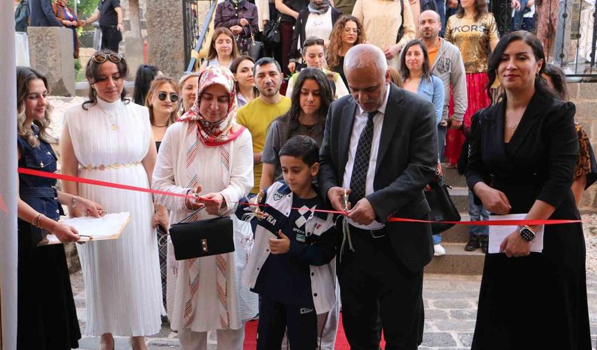 Diyarbakır’da Atık Malzemeler Sanata Dönüştü: "Hayal Yeri" Sergisi İçkale’de Açıldı