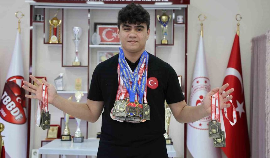 Elazığ’da 15 Yaşındaki Milli Dartçı'dan Büyük Başarı: Antalya’dan 5 Madalya ile Döndü