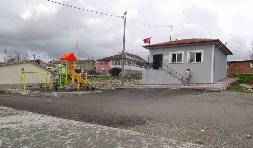 Hekimhan'da Jandarmadan Köy Okuluna Büyük Destek