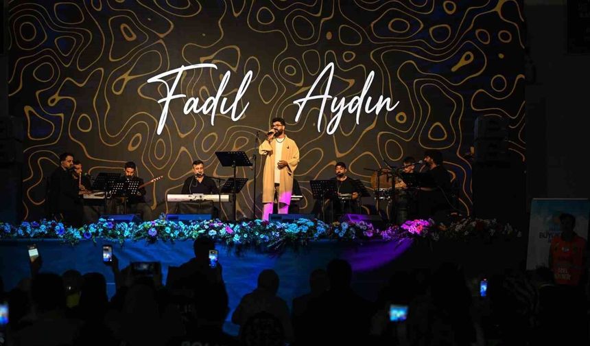 Malatya’da Anneler Günü Coşkusu! Fadıl Aydın Konseri Salonu Doldurdu