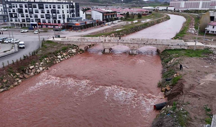 Sivas’ta Fadlum Irmağı Yeniden Coştu! Kuraklıktan Sonra Dronla Görüntülendi
