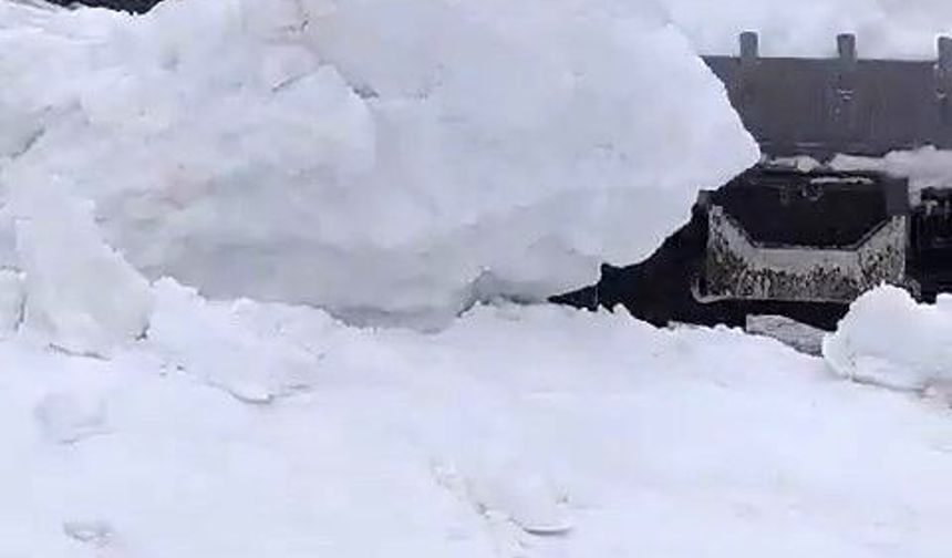Tunceli’nin Ovacık İlçesinde Mayıs Ayında Karla Mücadele Sürüyor