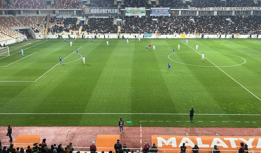 Yeni Malatya Stadyumu'nda Nefes Kesen Gece! Tribünler Doldu, Gol Sesi Çıkmadı: 0-0