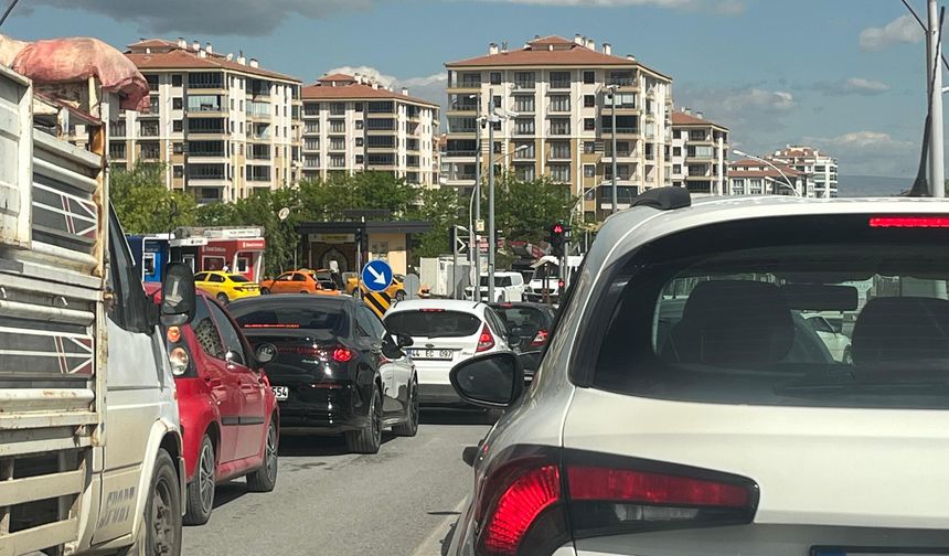 Malatya'da O Yol Kapatıldı! 15 Saniyelik Işık Trafiğe Neden Oldu