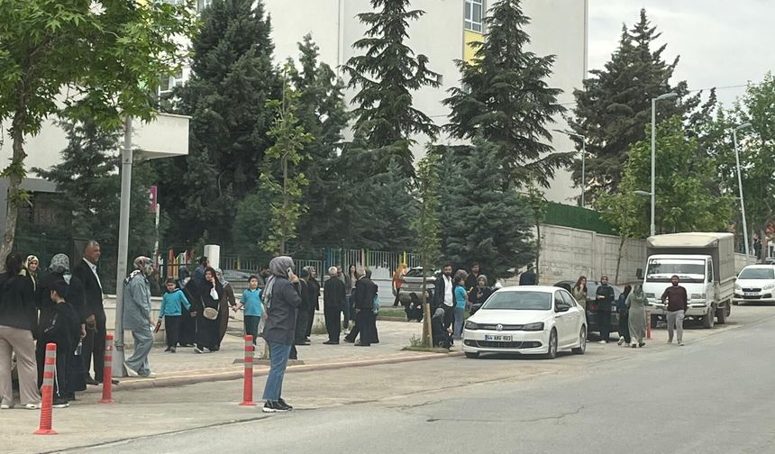 Deprem Sonrası Malatyalılar Sokağa Çıktı! Kentte Büyük Panik
