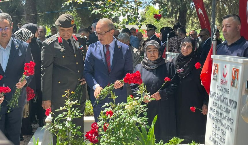 Malatya Şehitliğinde Duygu Dolu Arife!