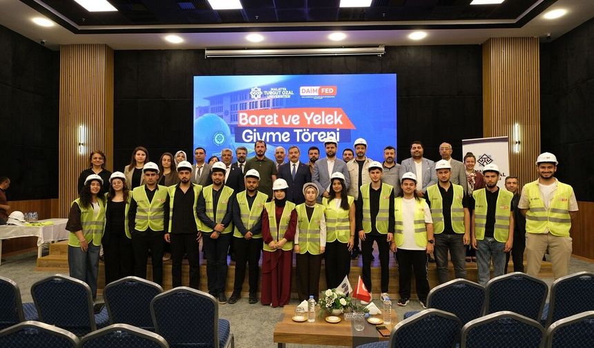 Mühendis Adaylarına Anlamlı Destek! İlk Baretleri ve Yelekleri Teslim Edildi