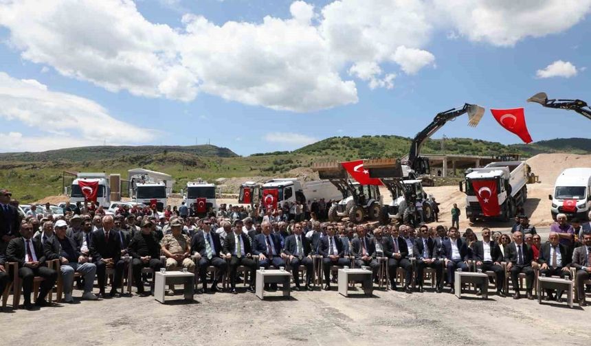 Tunceli’de Yatırım Hamlesi: 45 Yeni İş Makinesi ve Asfalt Tesisi Hizmete Girdi!