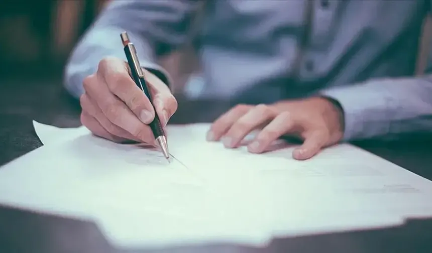 İş Sözleşmelerinde İmza ve Kaşe Kuralı Değişti Mi? Yargıtay'dan Milyonları İlgilendiren Emsal Karar