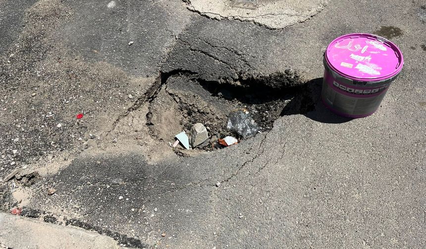 Malatya'da Daha Yeni Yapılmıştı!  En İşlek Bölgelerden Birinde Yol Çöktü...