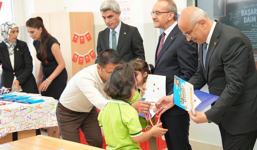 Malatya'da 147 Bin Öğrenci Karne Aldı! Vali Yavuz'dan Velilere Dikkat Çeken Dijital Çağ Uyarısı