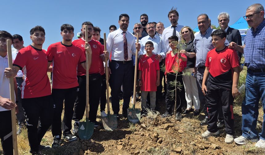 Güreş Federasyonu’ndan Malatya’ya Yeşil Miras: Şampiyonlar Fidan Dikti!
