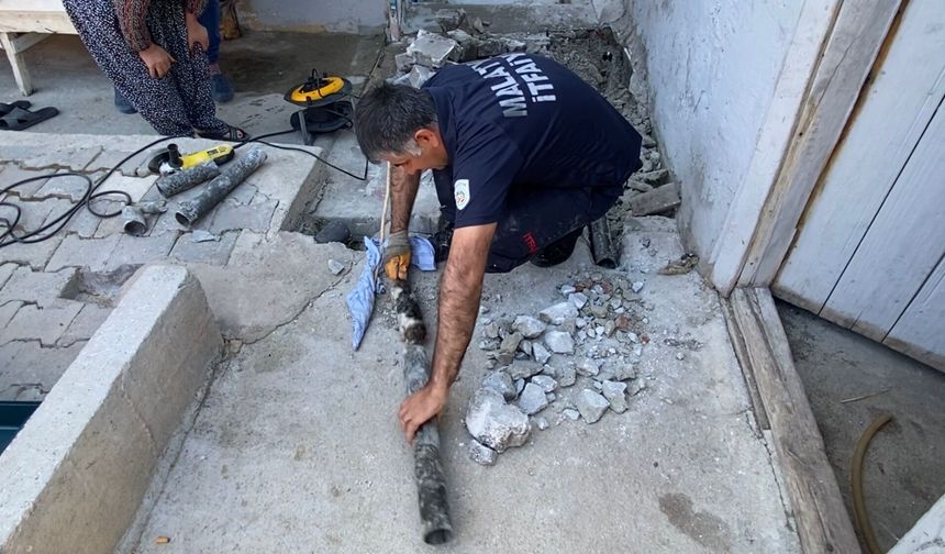 Beton Kırıldı, Boru Kesildi: Yeşilyurt'ta yavru kediye umut operasyonu