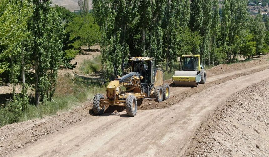 Malatya'da 55 Mahalleyi Birbirine Bağlayan O Yol Genişletiliyor!