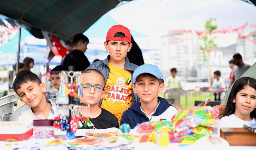 Malatya’da Minik Girişimciler 36 Bin 880 TL’yi Onlar İçin Bağışladı!
