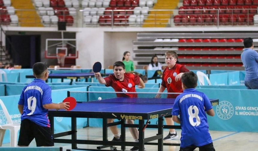 Sivas’ta Masa Tenisi Heyecanı: Minikler 22 Takımla Raket Salladı!