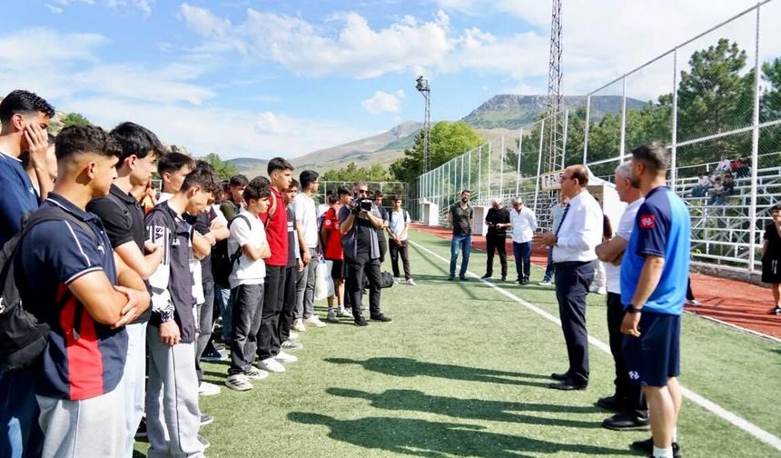 Malatya'da Yüzlerce Genç O Formayı Giymek İçin Ter Döktü!