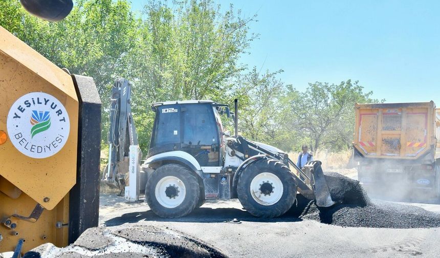 Yeşilyurt'ta Ulaşıma 2,8 Milyar TL! 610 Kilometrelik Yol Hamlesi