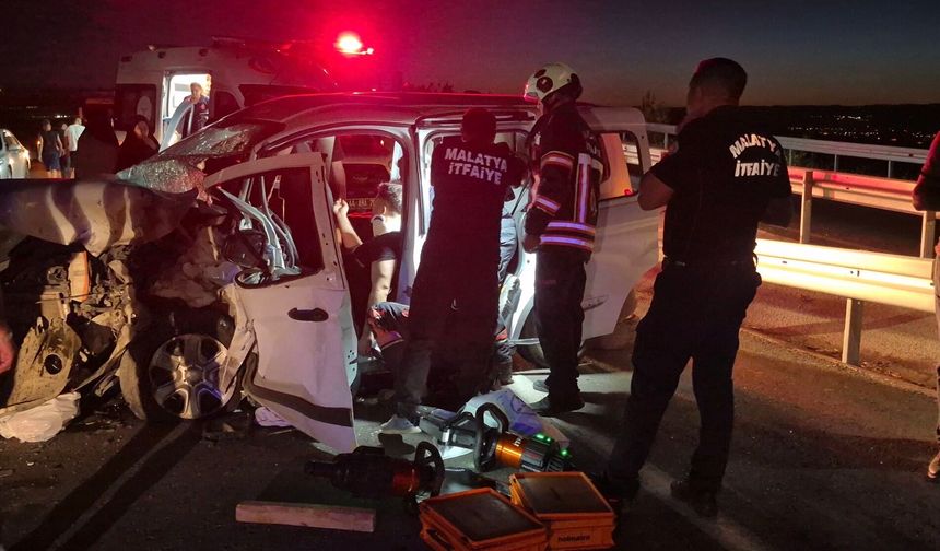 Malatya'da Yol Çalışması Faciası: Araçlar Hurdaya Döndü, Yaralılar Var