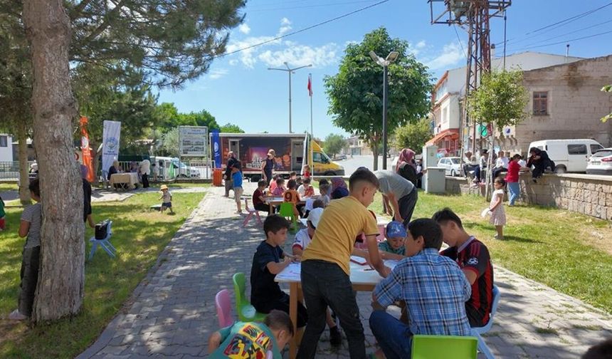 Gezici Kütüphane Kırsalda Çocuklarla Buluştu