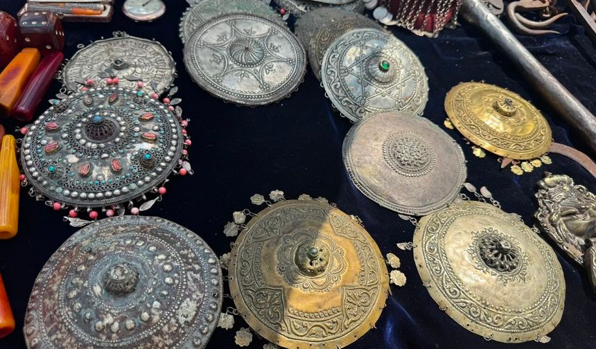 Malatya'da Gören Dönüp Bir Daha Baktı! Yüz Yıllık Fesler Büyük İlgi Gördü