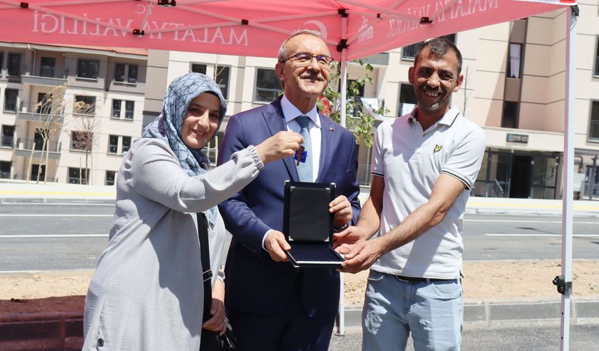 Bekleyiş Sona Erdi: Çamurlu AKOĞUZ'da 1.740 Deprem Konutunun Anahtarı Teslim Edildi!