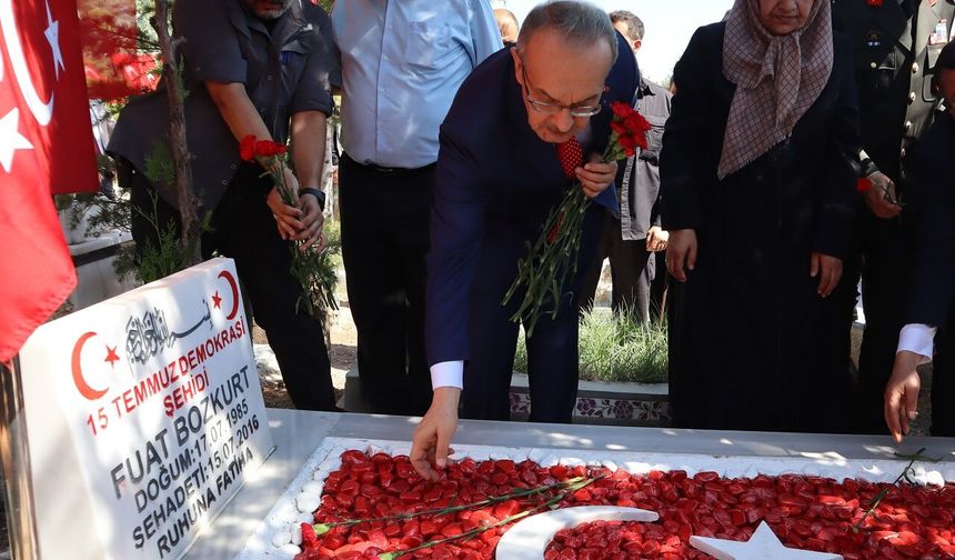 15 Temmuz'un 10. Yılında Malatya Tek Yürek Oldu: Şehit Fuat Bozkurt Kabri Başında Dualarla Anıldı