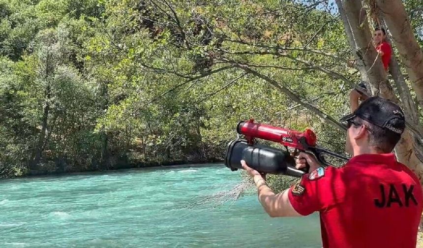 Munzur Çayı'nda Gerçeğini Aratmayan Operasyon! SAK ve JAK Timleri Nefes Kesti