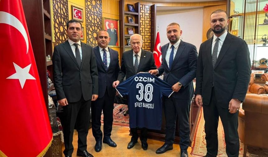 Erciyes 38 FK’dan Devlet Bahçeli’ye Özel Forma Hediyesi!