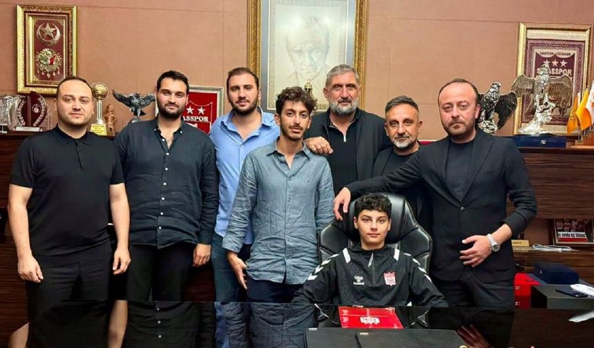 Sivasspor’un genç futbolcusundan sevindiren gelişme: Tedavisi tamamlandı