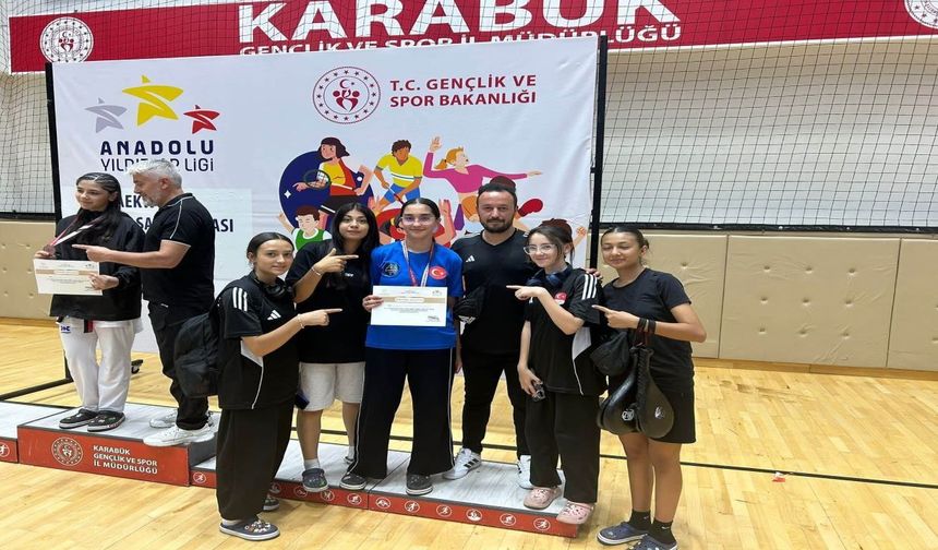 Tatamide Kayseri Fırtınası! Genç Sporcular Türkiye Şampiyonası’nda Zirveye Çıktı
