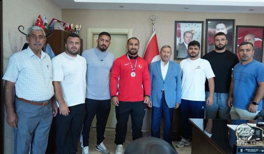 Darende’de Er Meydanının Şampiyonu Belli Oldu: Başkan Bozkurt’tan Feyzullah Aktürk’e Tebrik