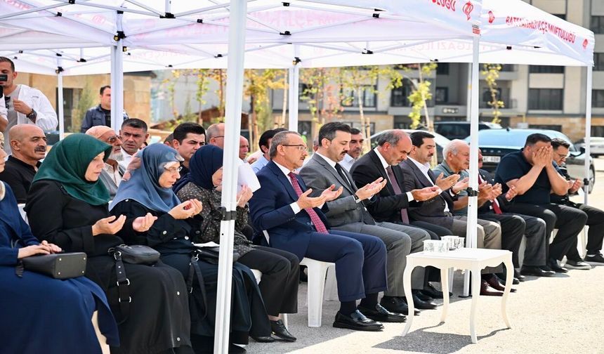 Malatya’da Anlamlı Tören! Yeni Caminin Temeli Dualarla Atıldı
