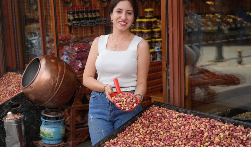 Gaziantep’te yeşil altın tezgahlara indi! Fiyatı dudak uçuklattı