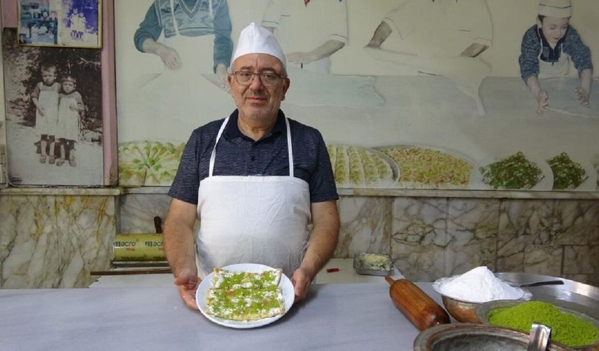5 Yaşında Önlüğü Giydi, 63 Yıldır Aynı Lezzeti Yaşatıyor! Kilis Katmerinin Sırrı Ortaya Çıktı