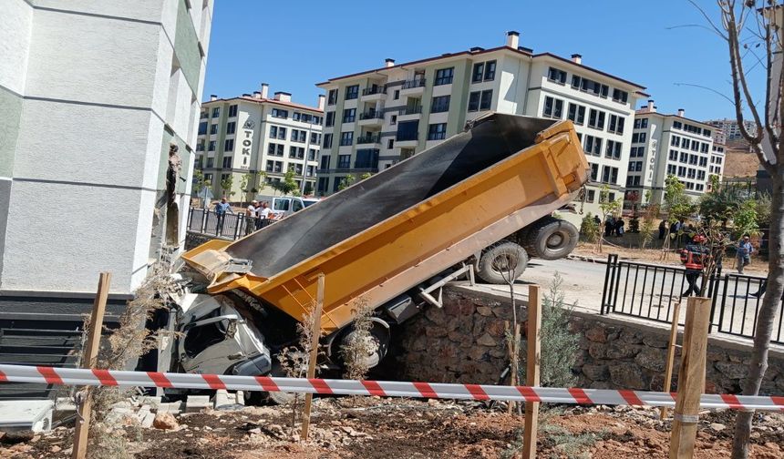 Fren Patladı  Demek Yetmiyor! Uzman Kamyon Kazalarının Gerçek Sebebini Anlattı