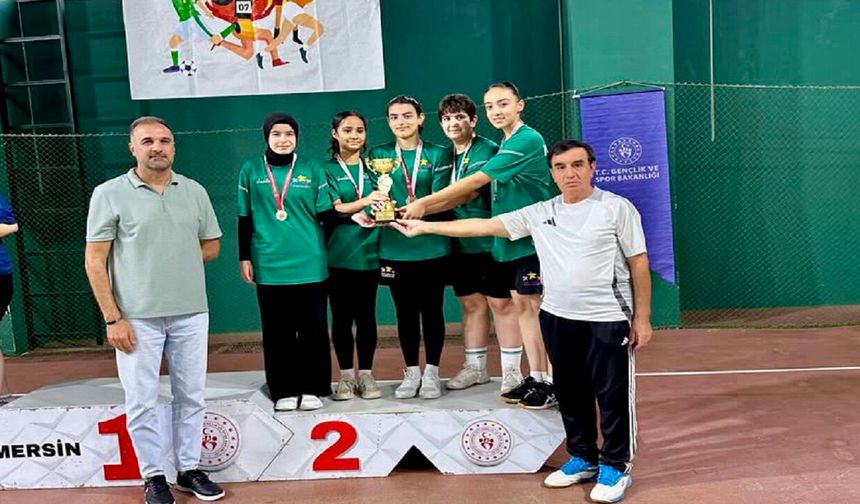 Malatya’dan büyük başarı! Kız badminton takımı Türkiye ikincisi oldu