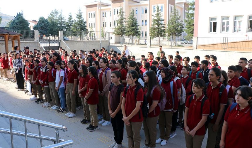 Hekimhan’da Ders Zili Çaldı: Bin 300 Öğrenci Yeni Döneme Başladı