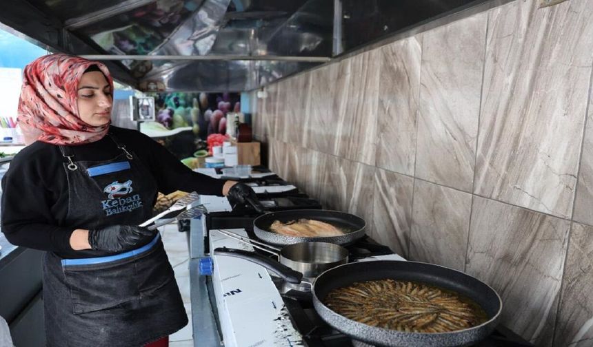 Elazığ’da “Yapamazsın” Dediler, Kendi İşinin Patronu Oldu: Balık Tezgâhında Kadın Eli