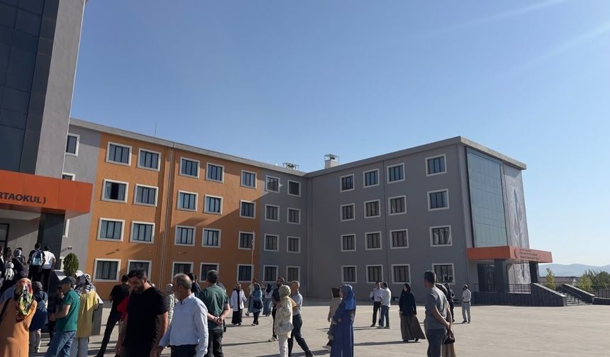 Malatya’da Okul Heyecanı Yeniden Başladı: Öğrenciler Ders Zilinin Sesini Duydu