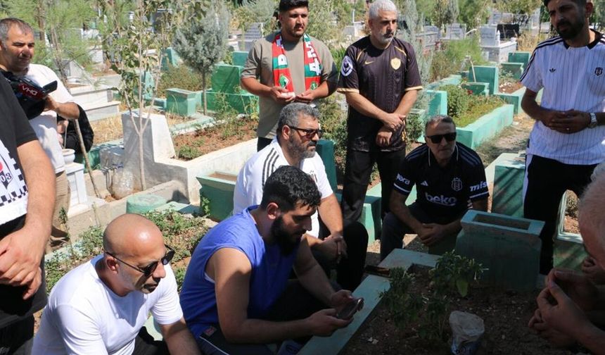 Beşiktaş Taraftarları Diyarbakır’da Rojin Kabaiş’in Mezarını Ziyaret Etti: “Sadece Maç İçin Gelmedik”