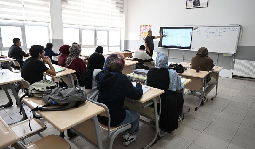 Malatya’da 200 Öğrenciye Ücretsiz Üniversite Hazırlığı: 41 Deneme Sınavı Yapılacak
