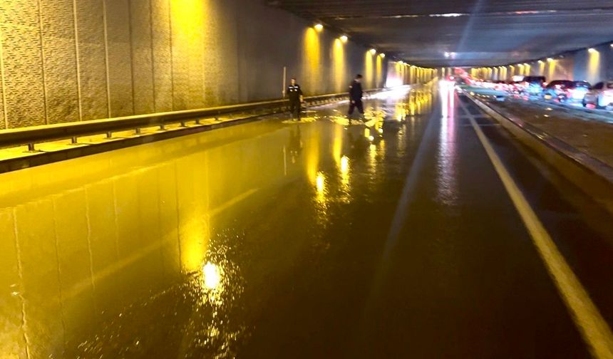 Malatya’da Alt Geçitler Göle Döndü! Gözler Karayollarına Çevrildi