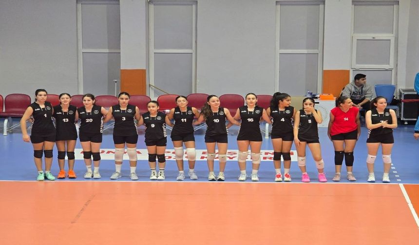 Kayseri’de Genç Voleybolculardan Güçlü Başlangıç! Erciyes 3-0 Kazandı