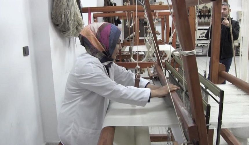 20 Yıl Sonra Tezgâha Döndü! Kilim Ustasının Ketenle Gelenek Yolculuğu