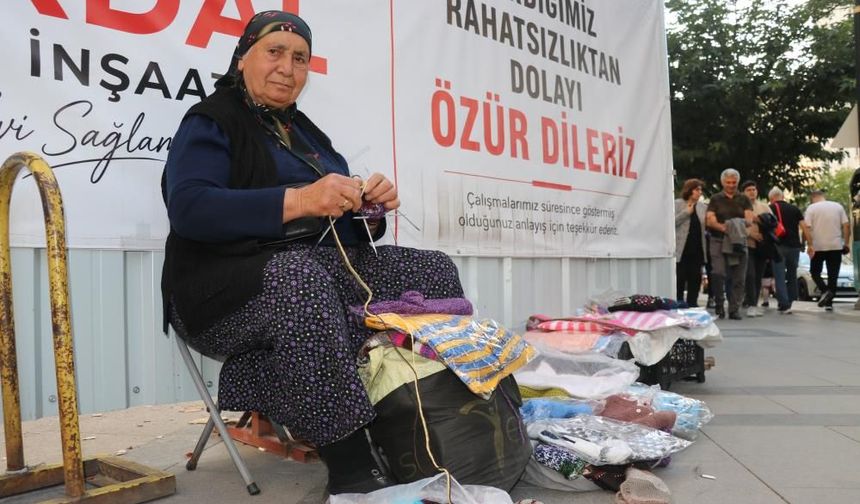 Boyu Uzun Diye Okula Gönderilmedi! 66 Yıldır El Emeğiyle Hayata Tutunuyor