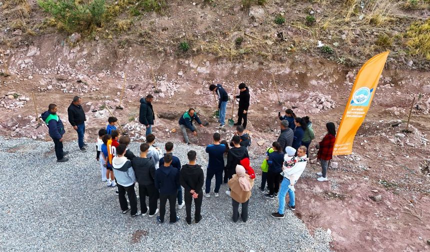 Kayseri’de Yeşil Seferberlik! Bir Günde 1.150 Fidan Toprakla Buluştu