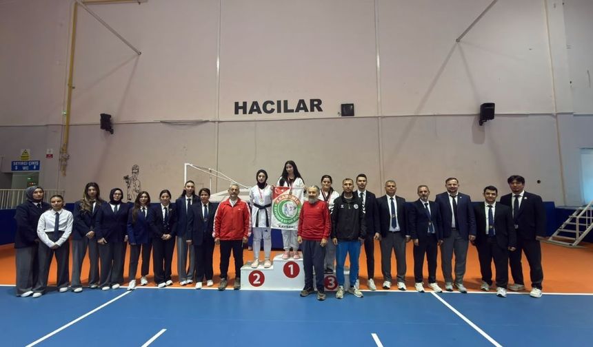 Kayseri’de Taekwondo Heyecanı! 100’e Yakın Sporcu Madalya İçin Yarıştı